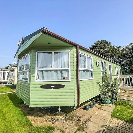 Lovely Caravan For Hire With Decking At Skipsea Sands In Yorkshire Ref 41015Wf Barmston Zewnętrze zdjęcie